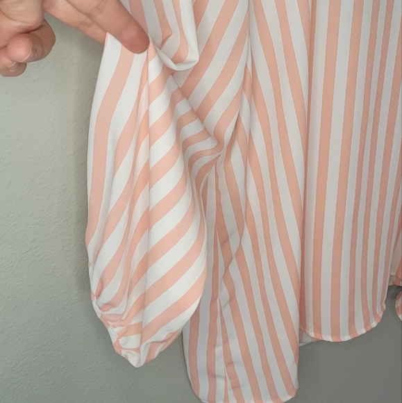 Striped top with back bow derail - Picture 7 of 11